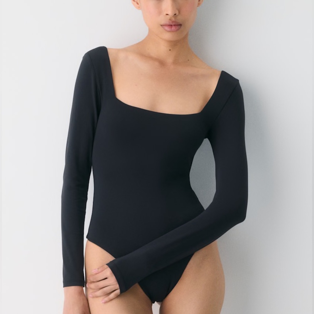 Aritzia Babaton Contour Black Bodysuit